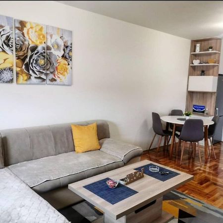 S&D Apartman Lukavica Luaran gambar