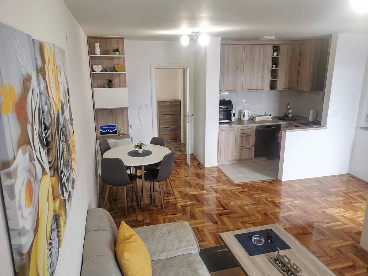 S&D Apartman Lukavica Luaran gambar