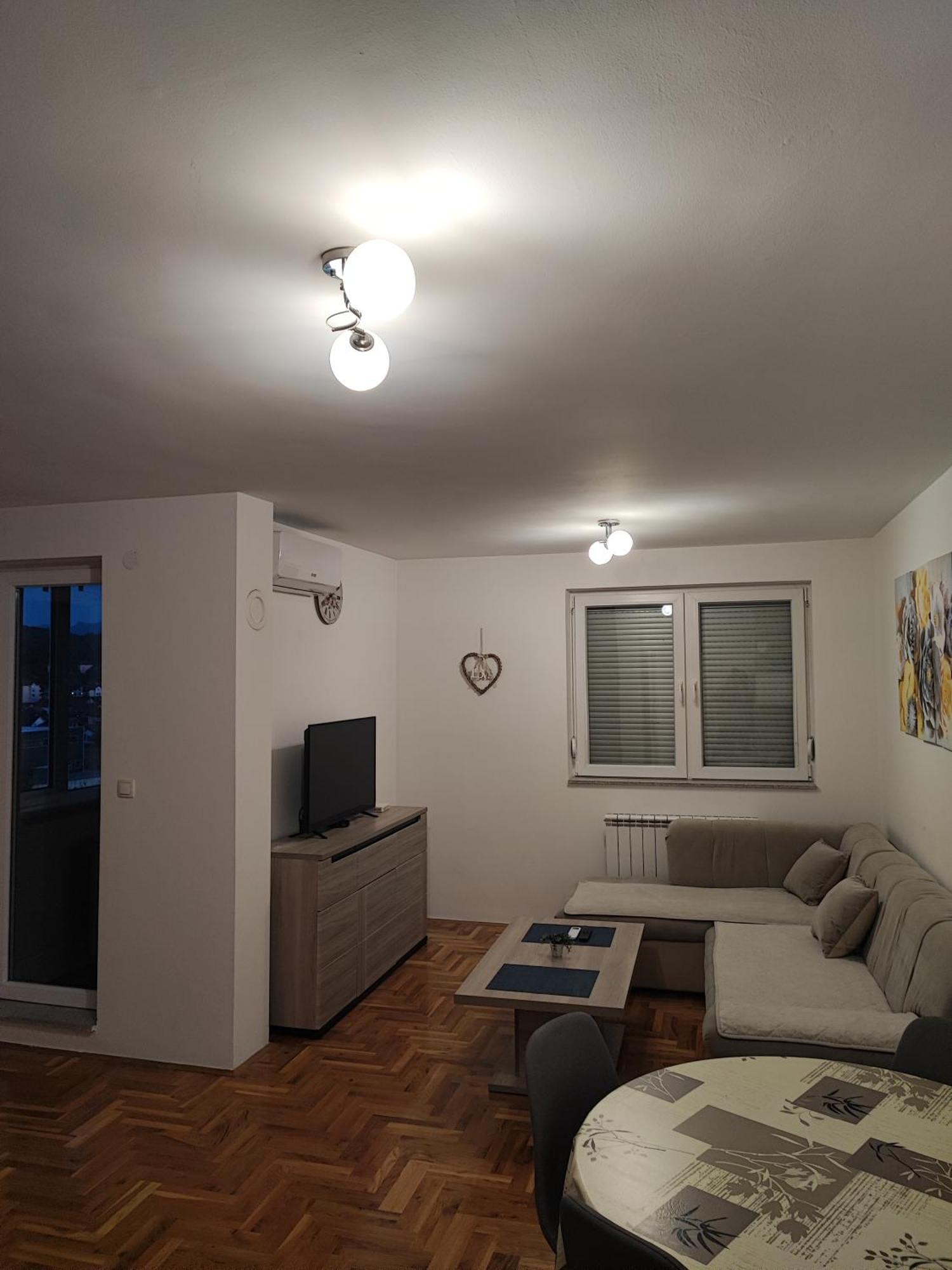 S&D Apartman Lukavica Luaran gambar